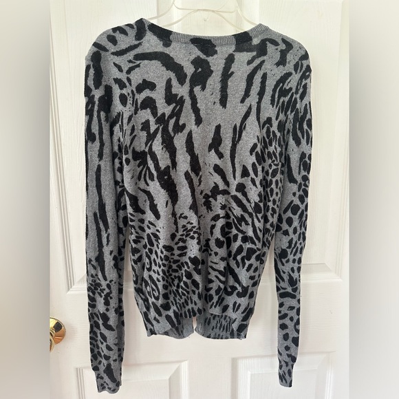 Women’s H&M Gray and Black Animal Print Cardigan - Picture 3 of 7